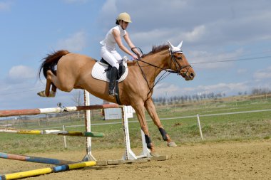 gösteri atlayarak at kadın