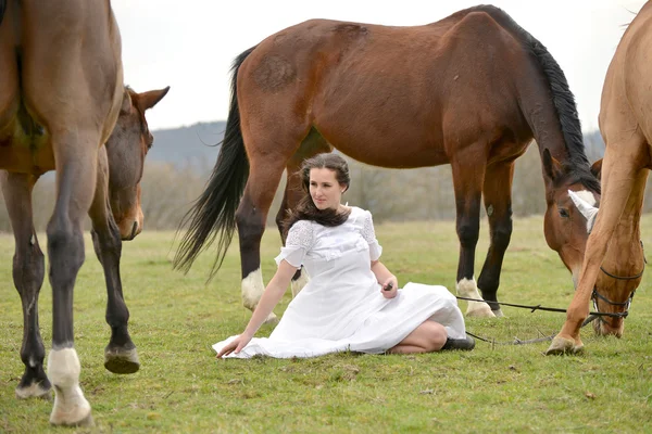 Bride and horses — Stock Photo, Image