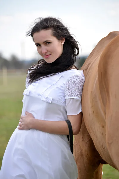 Bruden och häst — Stockfoto