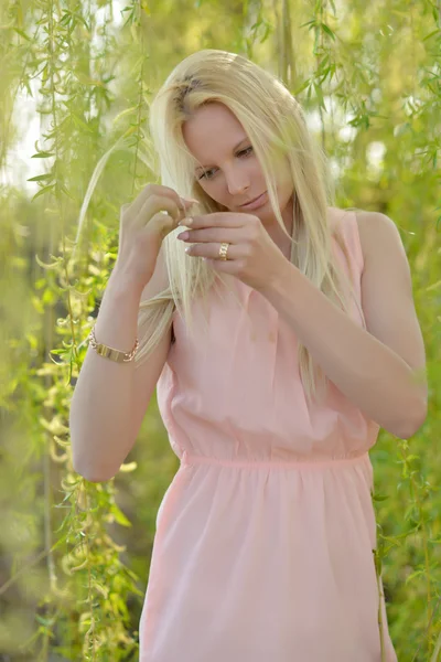 Ice blond kvinna — Stockfoto