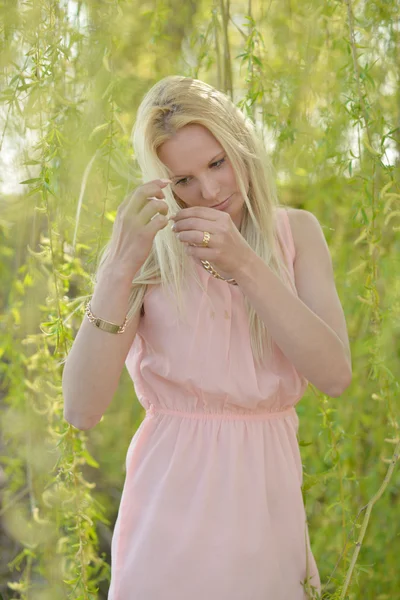 Ice blond kvinna — Stockfoto