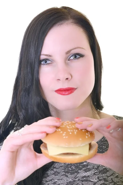 Vrouw bedrijf Hamburger — Stockfoto