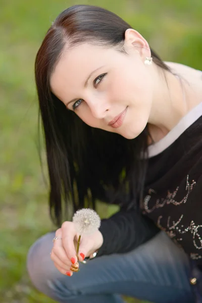 Woman with dandelion — Stock Photo, Image