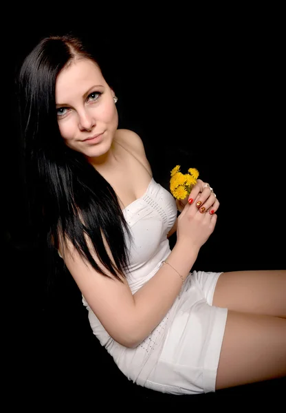 Woman holding dandelions — Stock Photo, Image