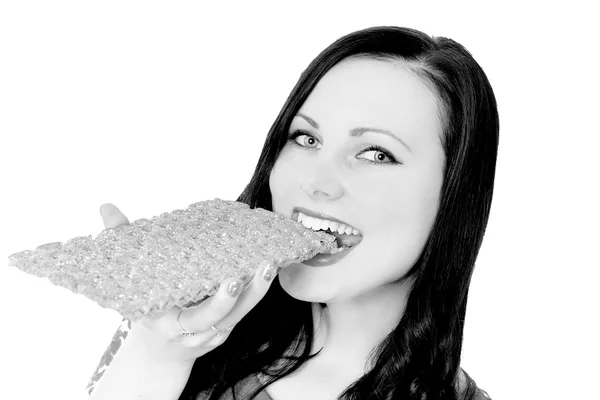 Mulher comendo pão crocante — Fotografia de Stock