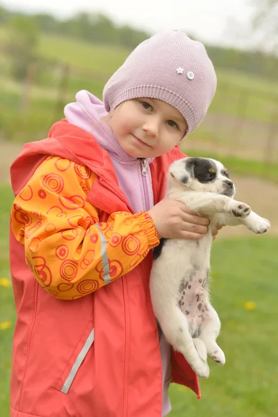 Köpek ile küçük kız — Stok fotoğraf