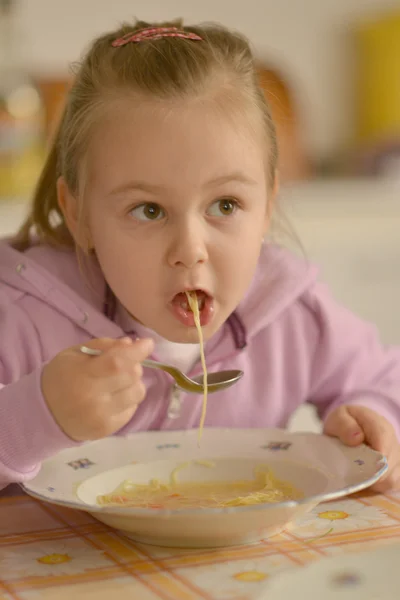 Niño comiendo sopa —  Fotos de Stock