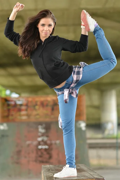 Kız dansçı — Stok fotoğraf