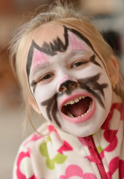 Meisje met de kat gezicht make-up — Stockfoto