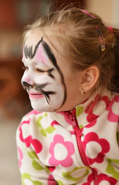 Meisje met de kat gezicht make-up — Stockfoto