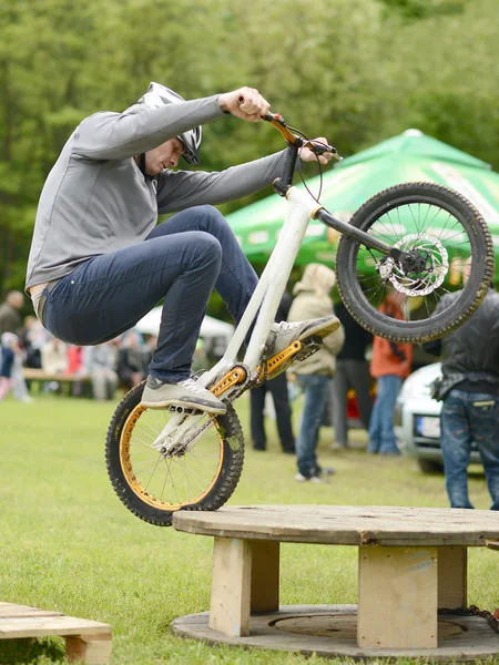 Salto de motociclista — Fotografia de Stock