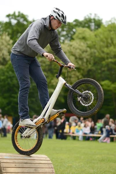 Biker jumping — Stock Photo, Image