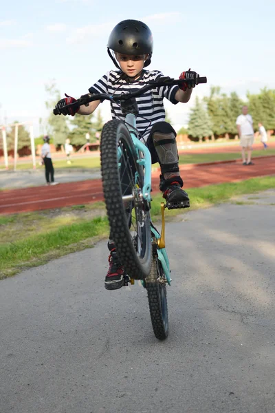 Salto del motociclista — Foto Stock