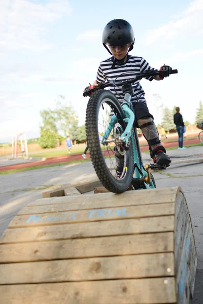 Salto del motociclista — Foto Stock