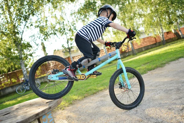 Biker jumping — Stock Photo, Image