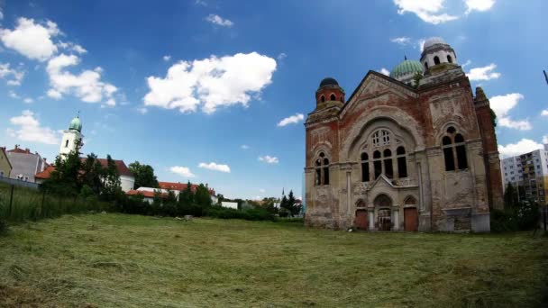 Old synagogue in Lucenec — Stock Video