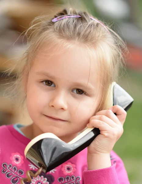오래 된 빈티지 전화와 아기 — 스톡 사진