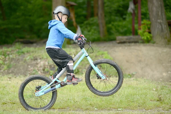 Kleiner Biker — Stockfoto