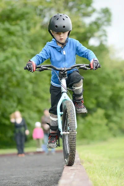 Kleiner Biker — Stockfoto