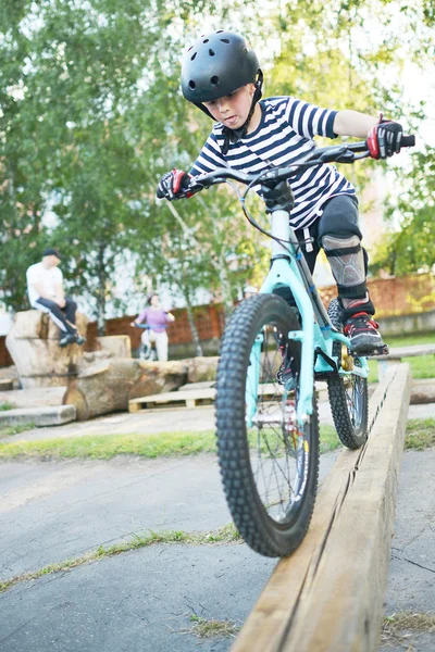 Pequeno motociclista — Fotografia de Stock