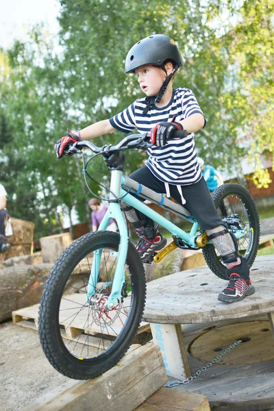 Piccolo motociclista — Foto Stock