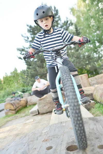 Piccolo motociclista — Foto Stock