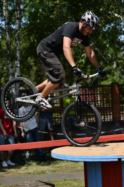 Salto de motociclista — Foto de Stock