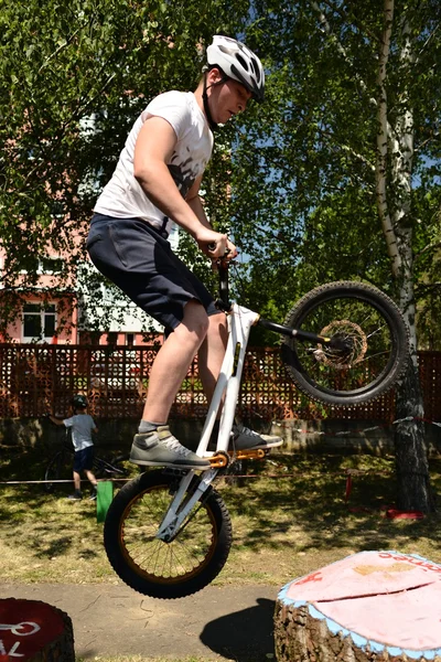 Biker hoppning — Stockfoto