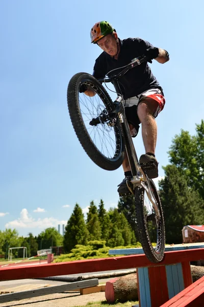 Biker jumping — Stock Photo, Image