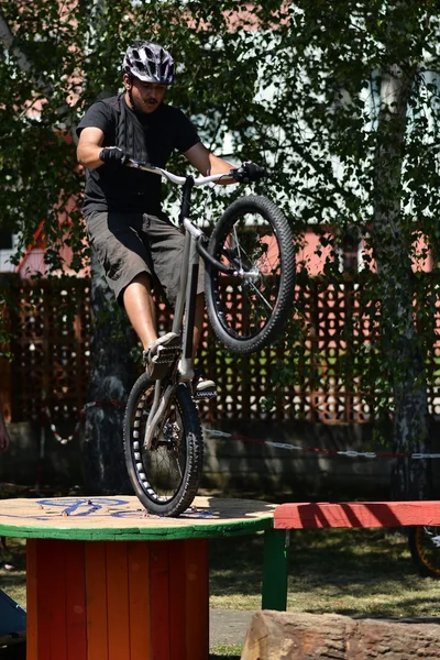 Salto del motociclista — Foto Stock