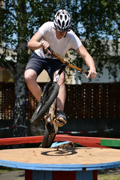 Biker jumping — Stock Photo, Image