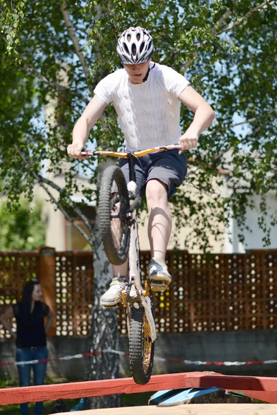 Biker jumping — Stock Photo, Image