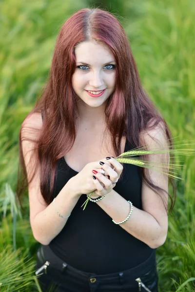 Zomer meisje portret. — Stockfoto