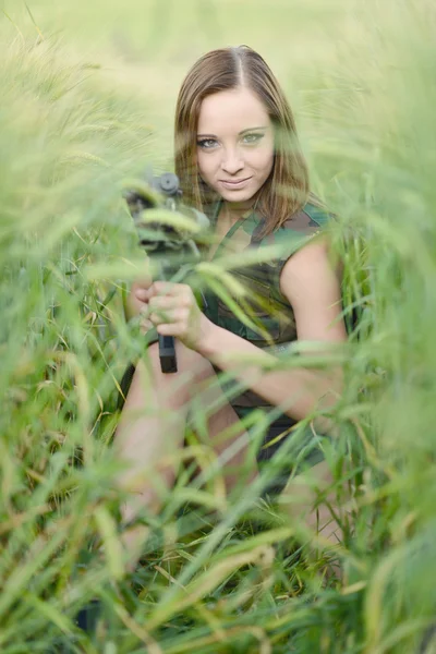 Sexy woman holding up her weapon — Stock Photo, Image