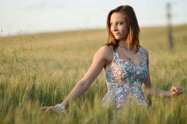 Yaz kızı portresi.