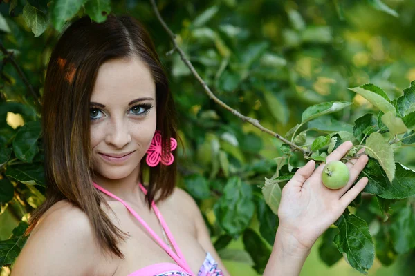 Beautiful fashion woman outdoor portrait — Stock Photo, Image