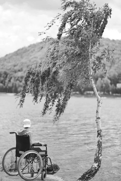 Femme en fauteuil roulant — Photo