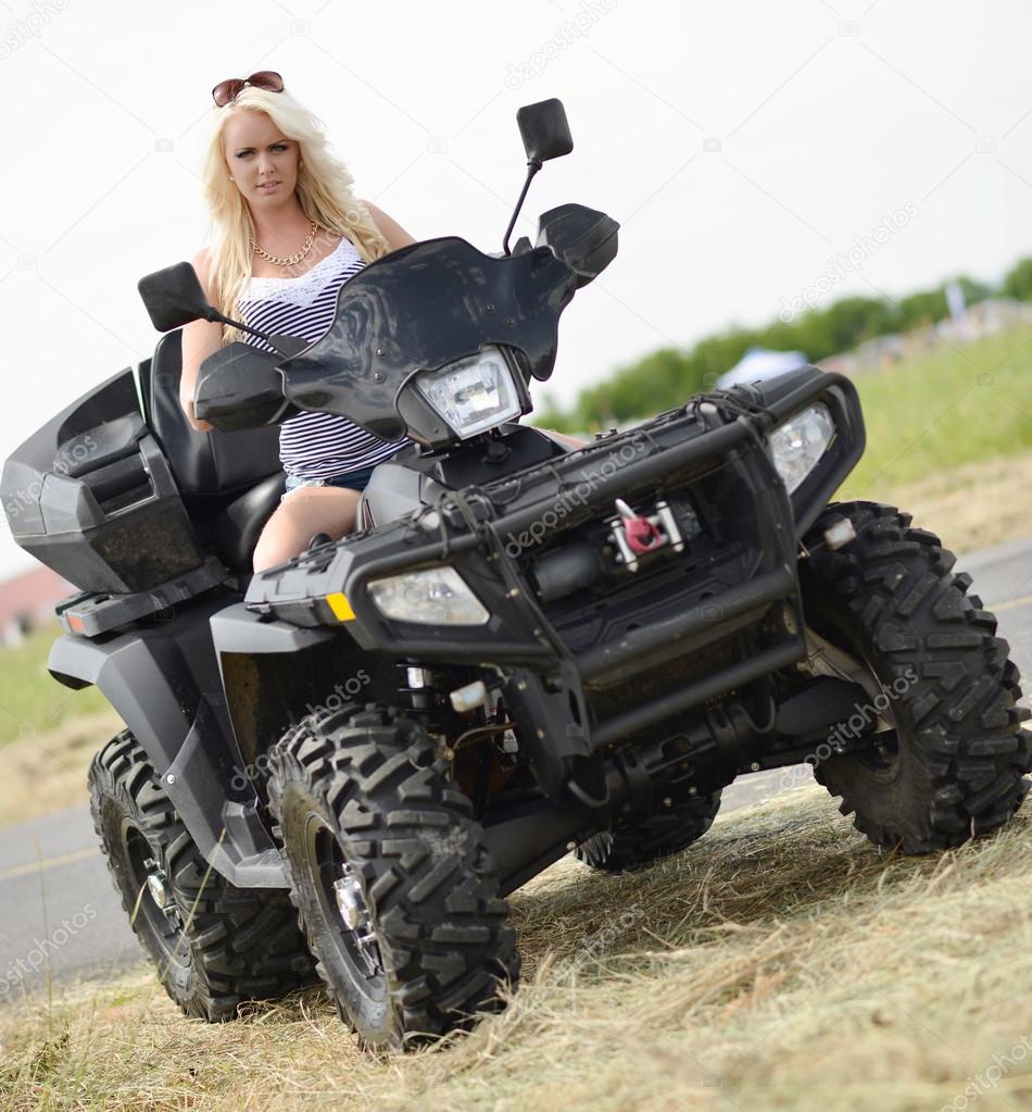 naked-women-with-atv