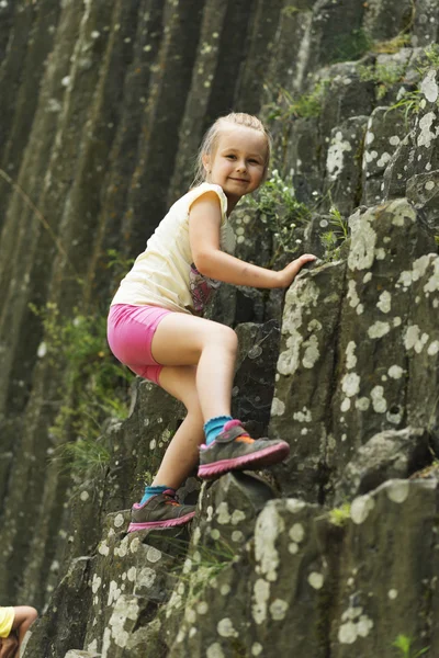 Chica escaladora —  Fotos de Stock