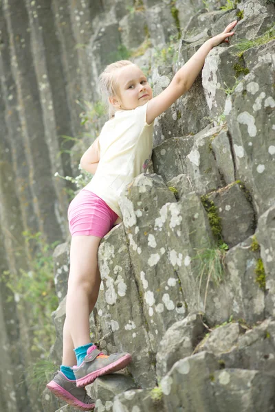 Klettermädchen — Stockfoto