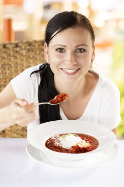 Woman eating Ukrainian and Russian national red borsch — Stock Photo, Image