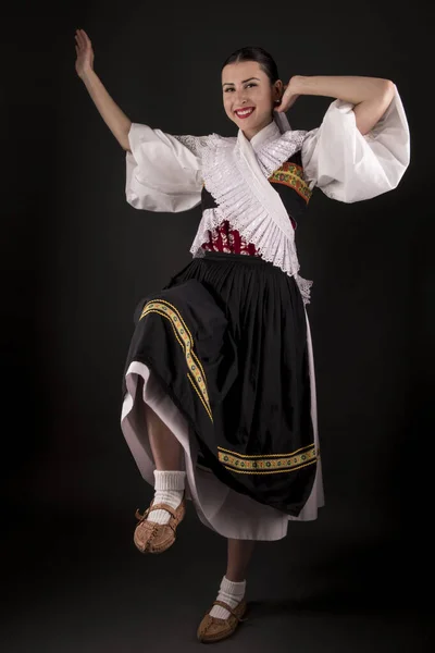 Ung Vacker Slogan Kvinna Traditionell Klänning Slovakiska Folklore — Stockfoto