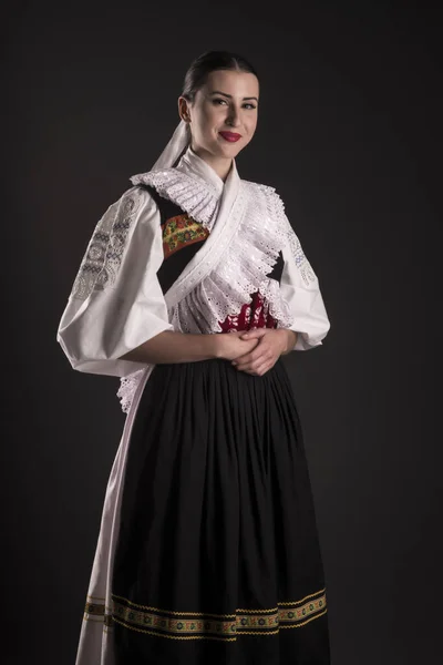 Ung Vacker Slogan Kvinna Traditionell Klänning Slovakiska Folklore — Stockfoto