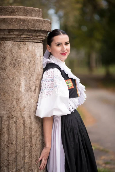 Slowakische Folklore Slowakische Folk Mädchen Posiert Freien — Stockfoto