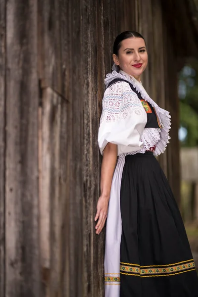 Szlovák Folklór Szlovák Népi Lány Pózol Szabadban — Stock Fotó