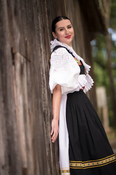 Slovakisk Folklore Slovakiska Folk Flicka Poserar Utomhus — Stockfoto