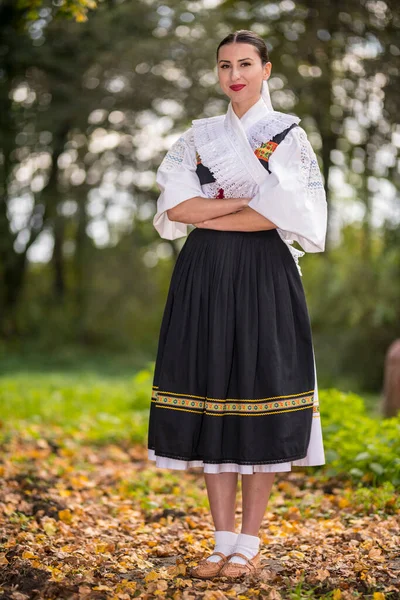 Szlovák Folklór Szlovák Népi Lány Pózol Szabadban — Stock Fotó