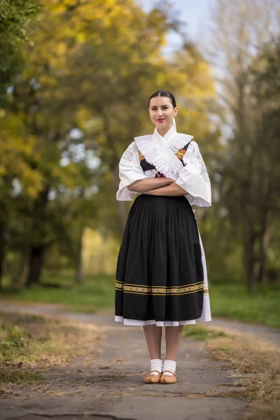 Szlovák Folklór Szlovák Népi Lány Pózol Szabadban — Stock Fotó