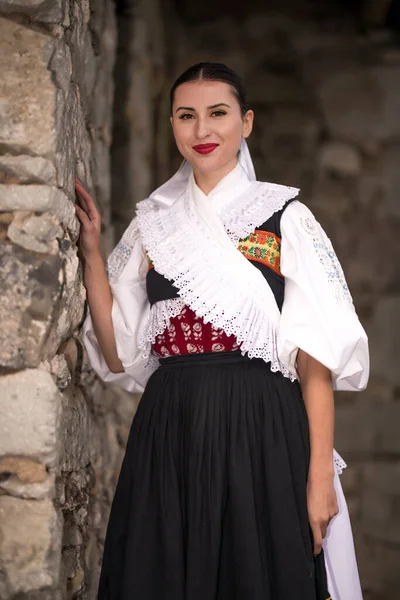 Folclore Eslovaco Menina Folclórica Eslovaca — Fotografia de Stock
