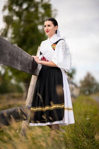 Słowacki Folklor Słowacka Dziewczyna Ludowa — Zdjęcie stockowe